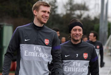 Mertesacker và Rosicky hoàn tất gia hạn hợp đồng với Arsenal